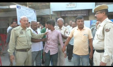 মঙলদৈত ৰাইজে হাতেলোতে ধৰিলে এজন ঠগ-প্ৰবঞ্চকক।