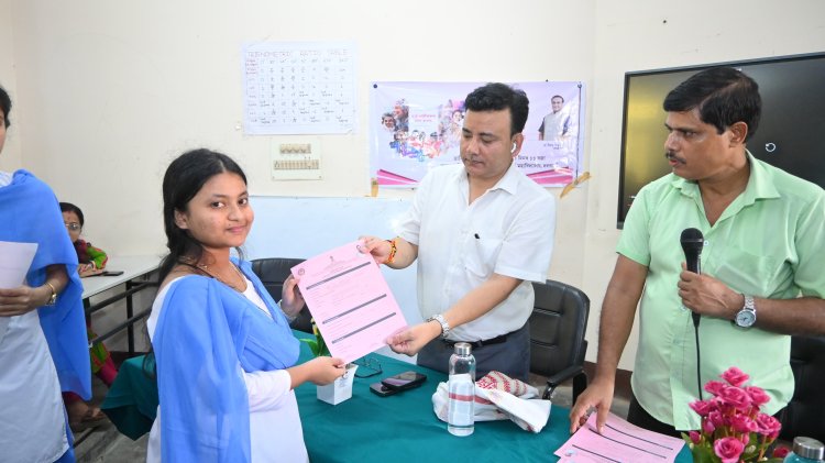 দৰঙত মুখ্যমন্ত্ৰীৰ নিযুত মইনা আঁচনিৰ প্ৰ-পত্ৰ বিতৰণৰ শুভাৰম্ভ