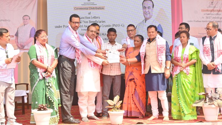 দৰং জিলাৰ তিনিওটা সমষ্টিত হিতাধিকাৰীৰ মাজত প্ৰধানমন্ত্ৰী আবাস যোজনা (গ্ৰামীণ)ৰ অধীনত গৃহ নিৰ্মাণৰ বাবে আবণ্টন আৰু শুভেচ্ছা পত্ৰ বিতৰণ