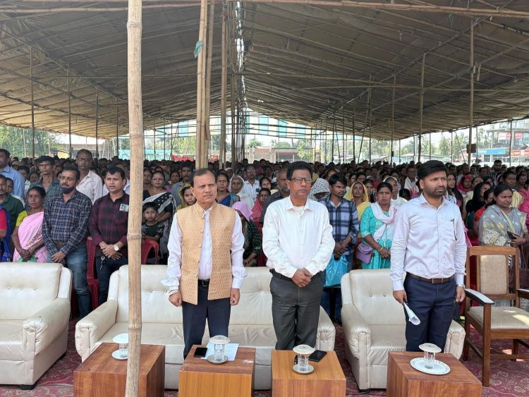 দৰং জিলাৰ তিনিওটা সমষ্টিত হিতাধিকাৰীৰ মাজত প্ৰধানমন্ত্ৰী আবাস যোজনা (গ্ৰামীণ)ৰ অধীনত গৃহ নিৰ্মাণৰ বাবে আবণ্টন আৰু শুভেচ্ছা পত্ৰ বিতৰণ