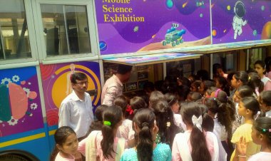 বাপুজী বালিকা বিদ্যালয়ত গুৱাহাটী বিজ্ঞান সংগ্ৰাহলয়ৰ বিজ্ঞান প্ৰদৰ্শনী 